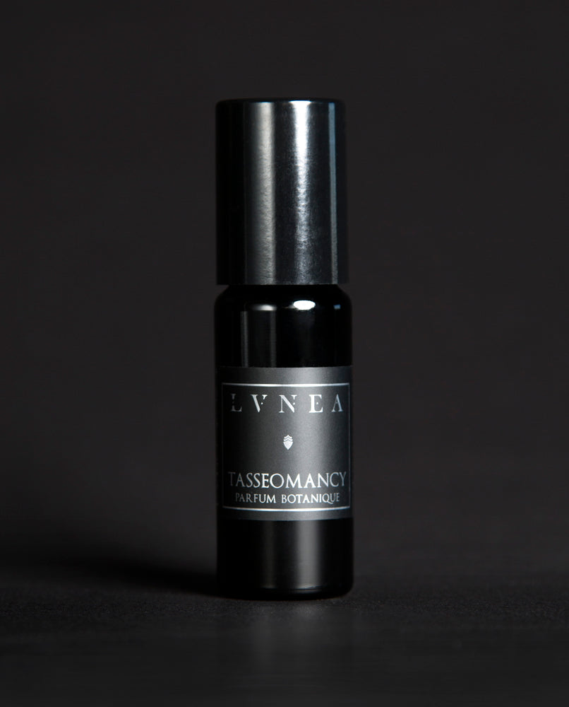 Lvnea Perfume // Natural and Botanical Perfume